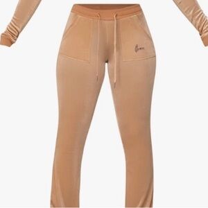GSUWOO Velour Joggers in Tan
